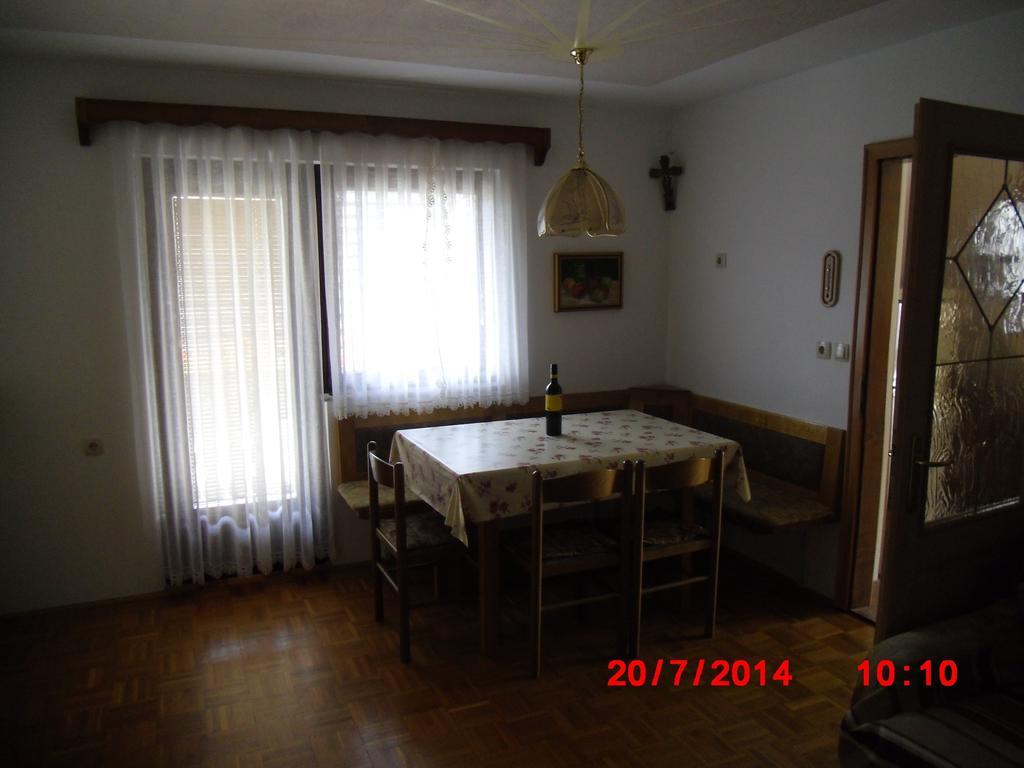 Holiday Home Pri Srni Бохин Стая снимка